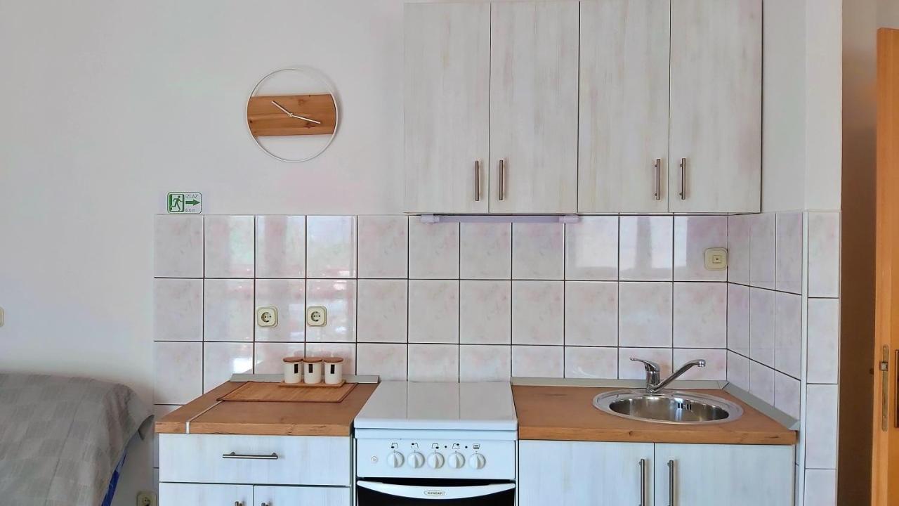 Apartments Zvone Оміш Екстер'єр фото