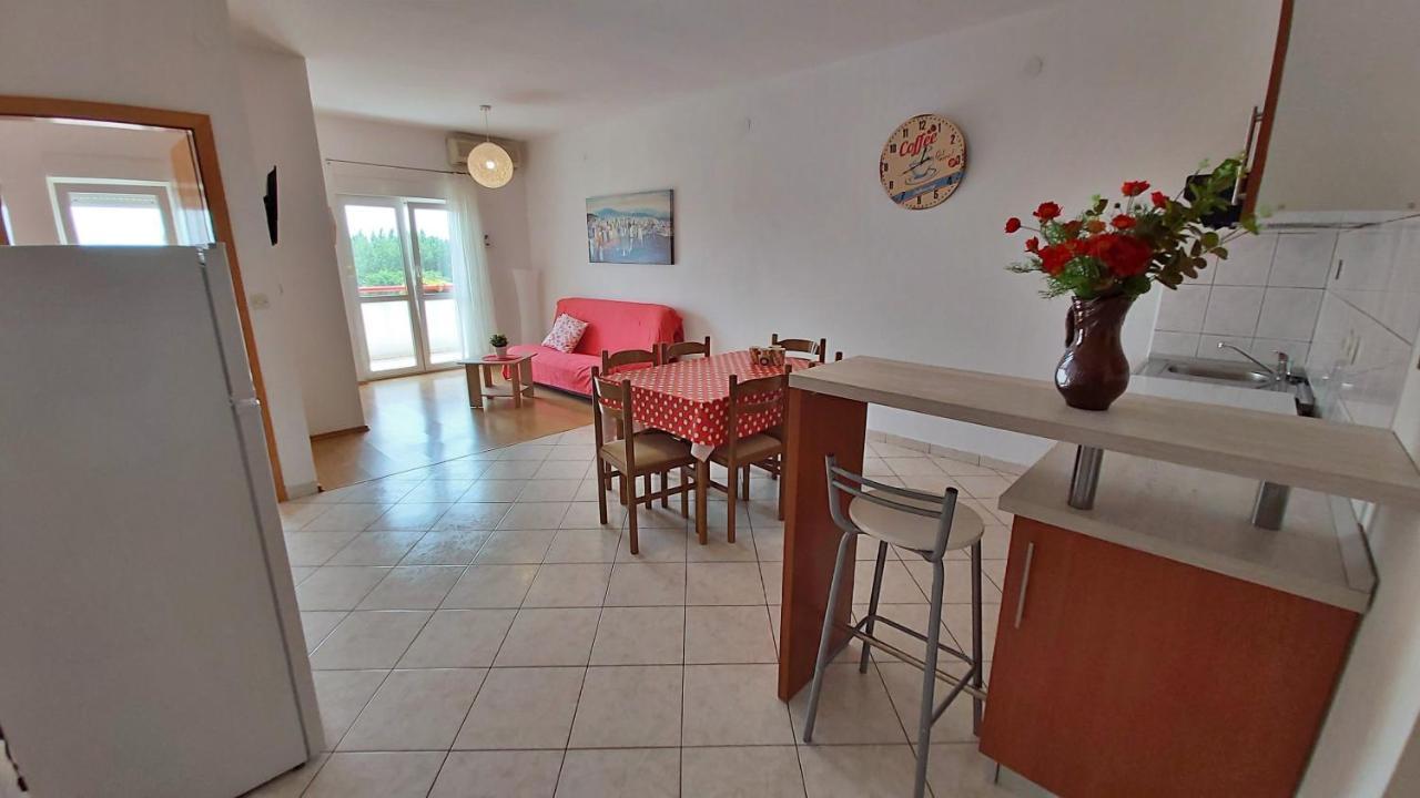Apartments Zvone Оміш Екстер'єр фото