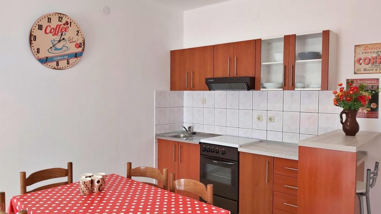 Apartments Zvone Оміш Екстер'єр фото