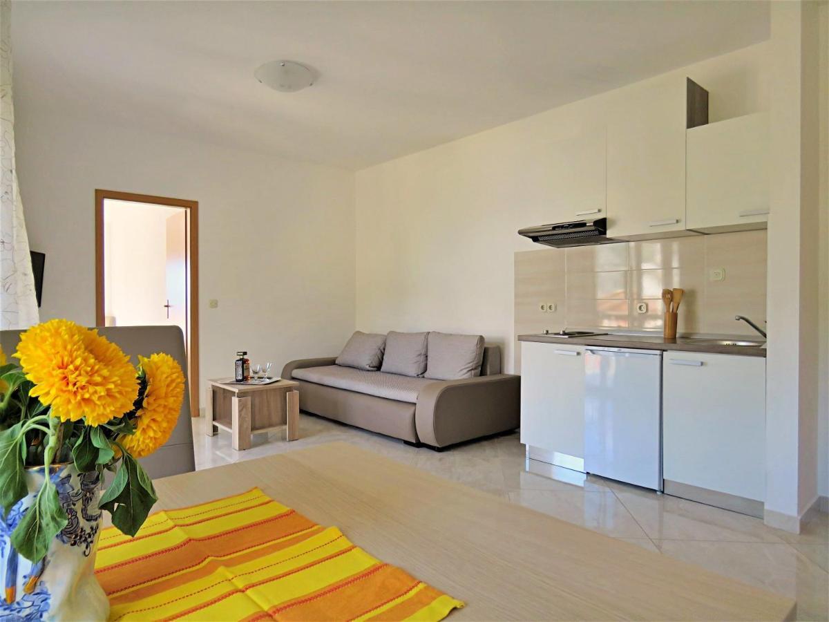Apartments Zvone Оміш Екстер'єр фото